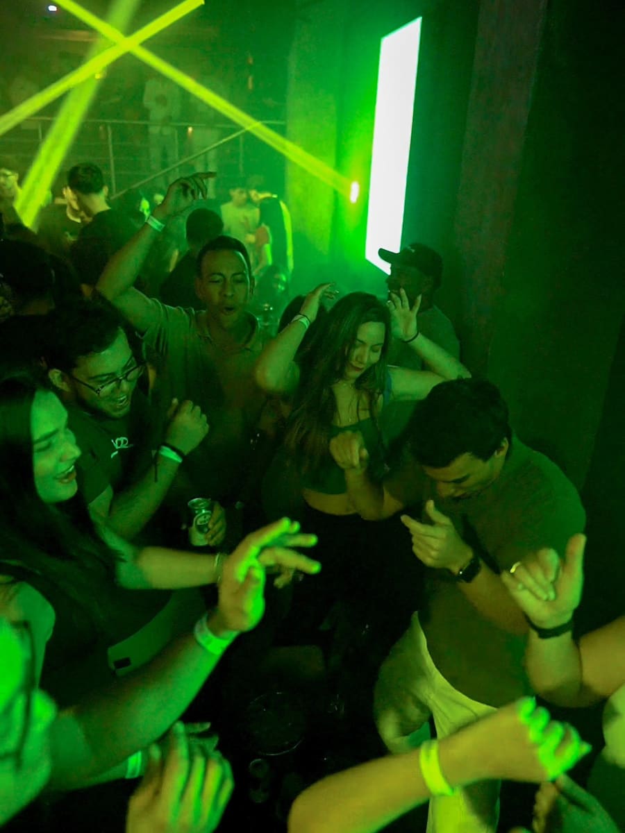La pista con luces verdes